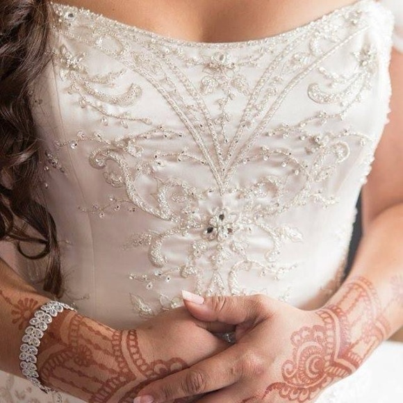 Alfred Angelo Disney Collection Belle. Corset Cathedral veil In preservation box - Picture 7 of 10